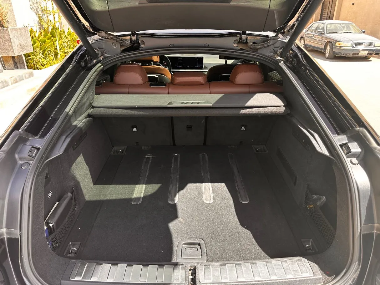 Car image 26