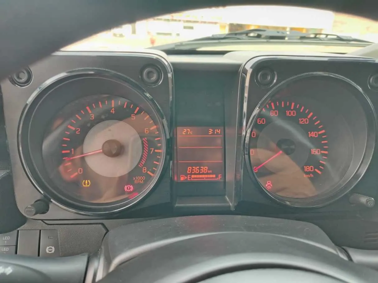 Car image 26