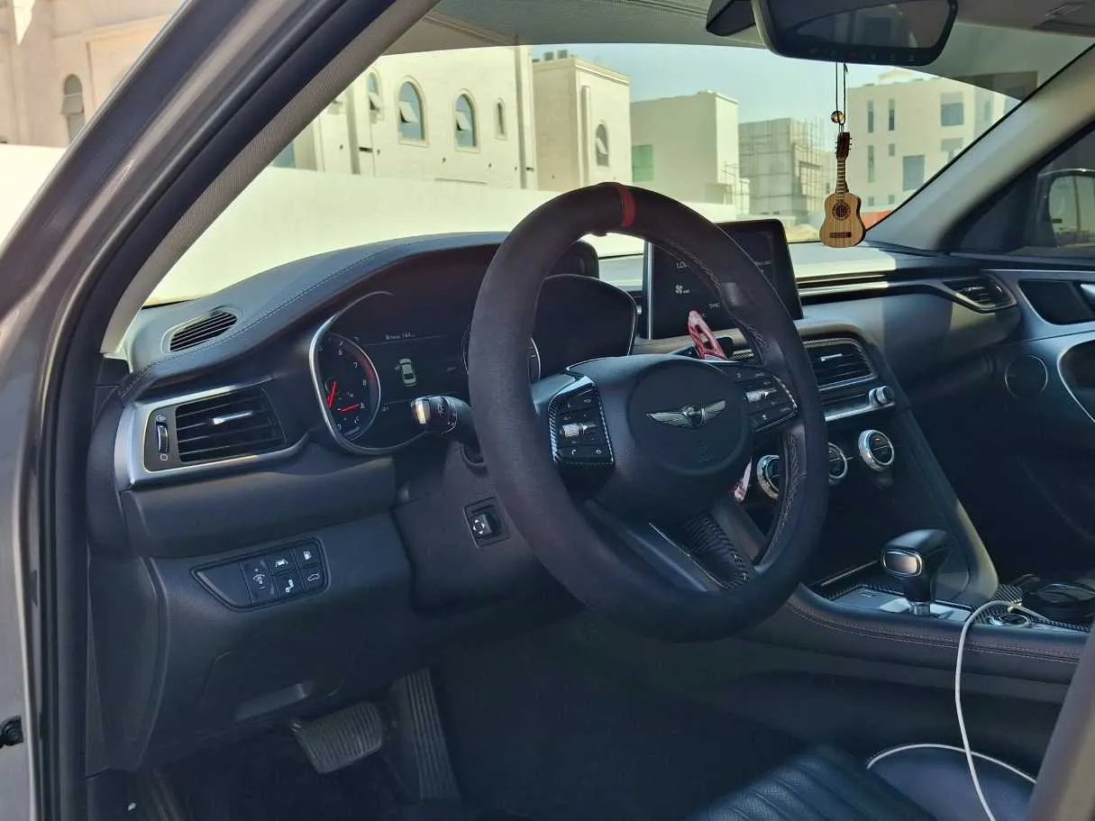 Car image 12