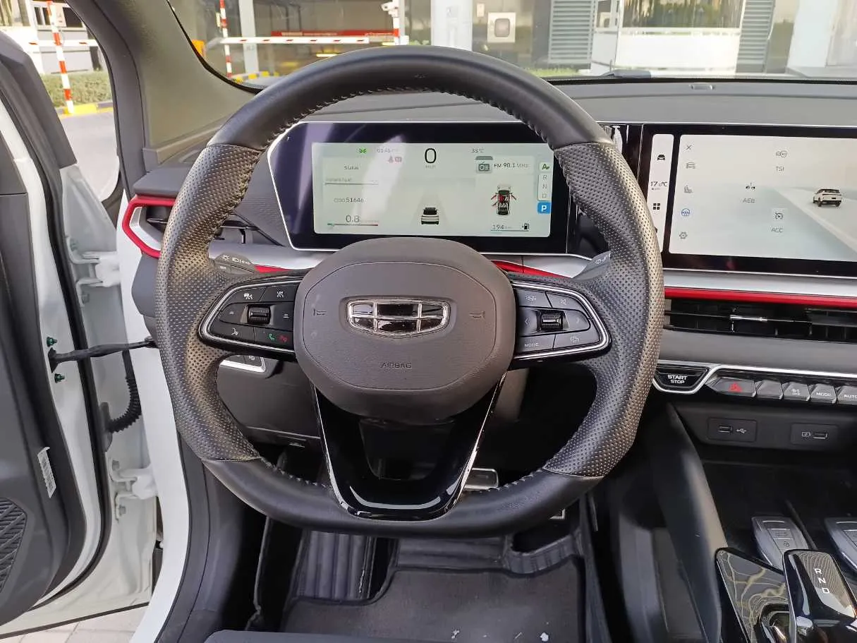 Car image 14