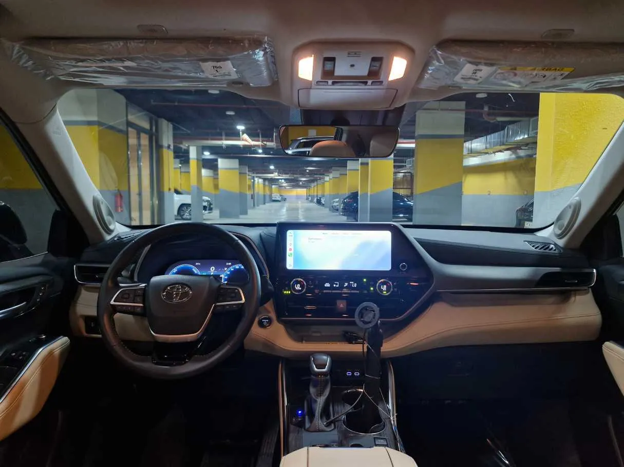 Car image 16