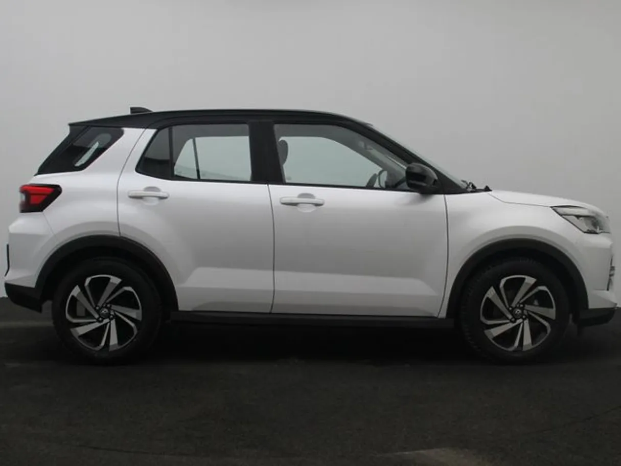 Car image 13