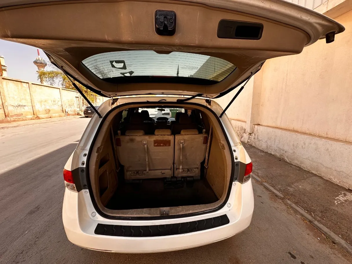 Car image 20