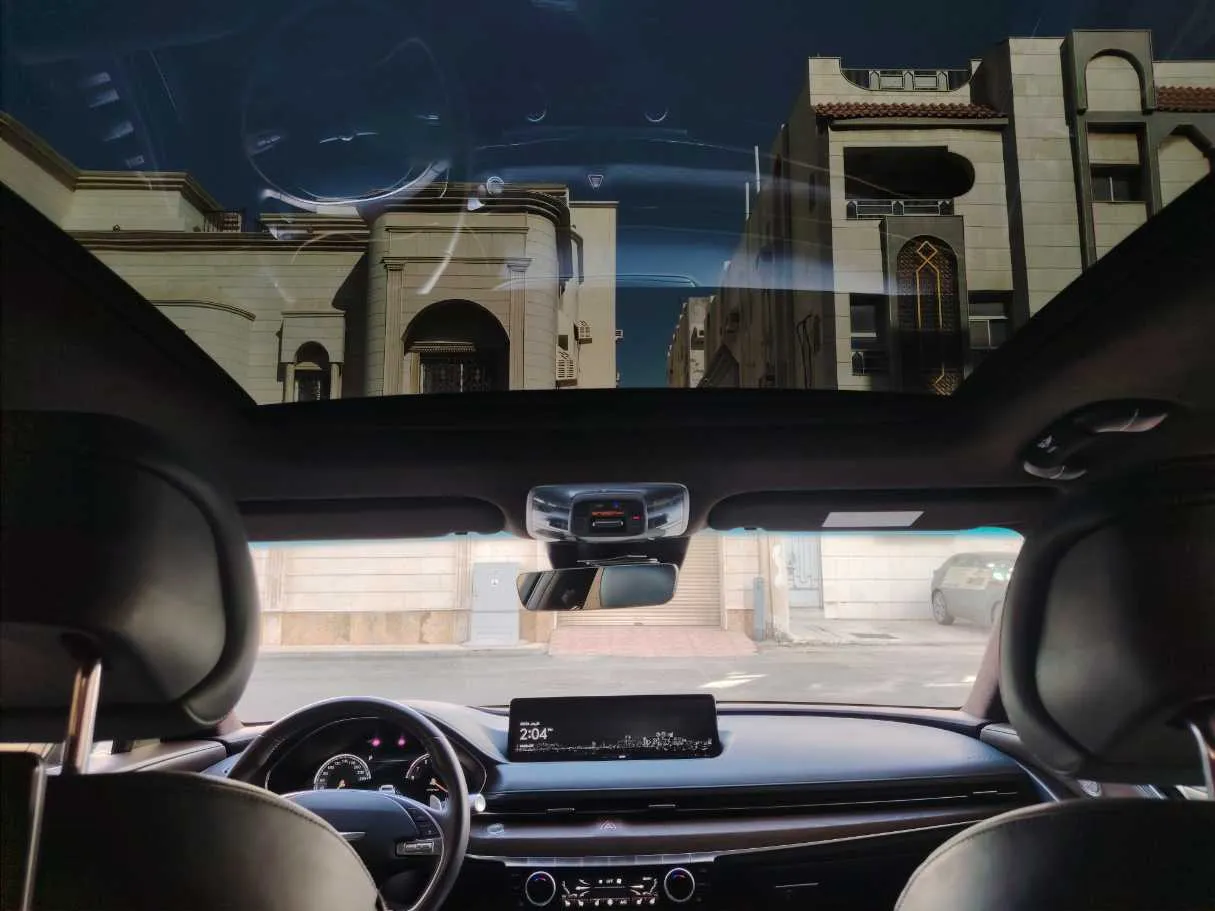 Car image 18