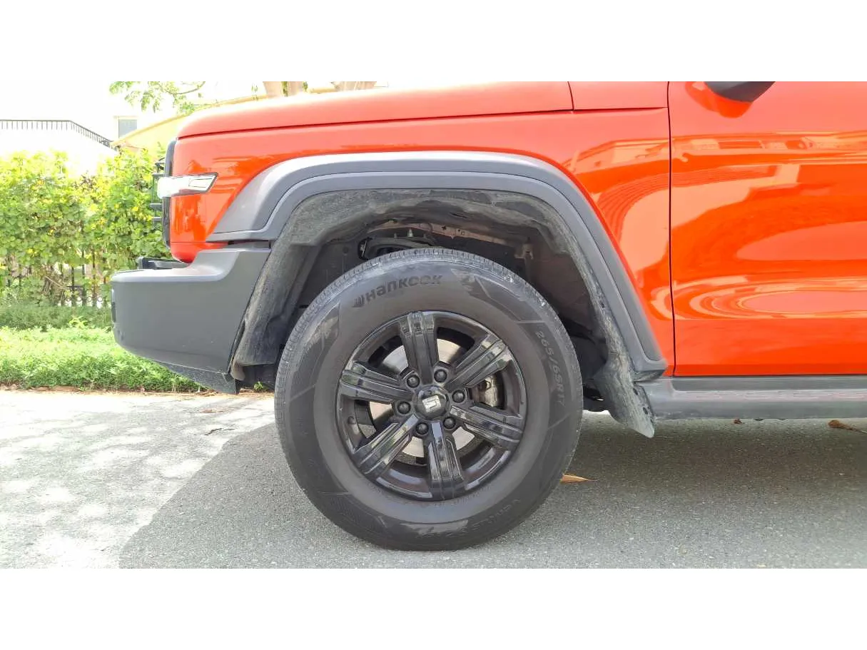 Car image 9