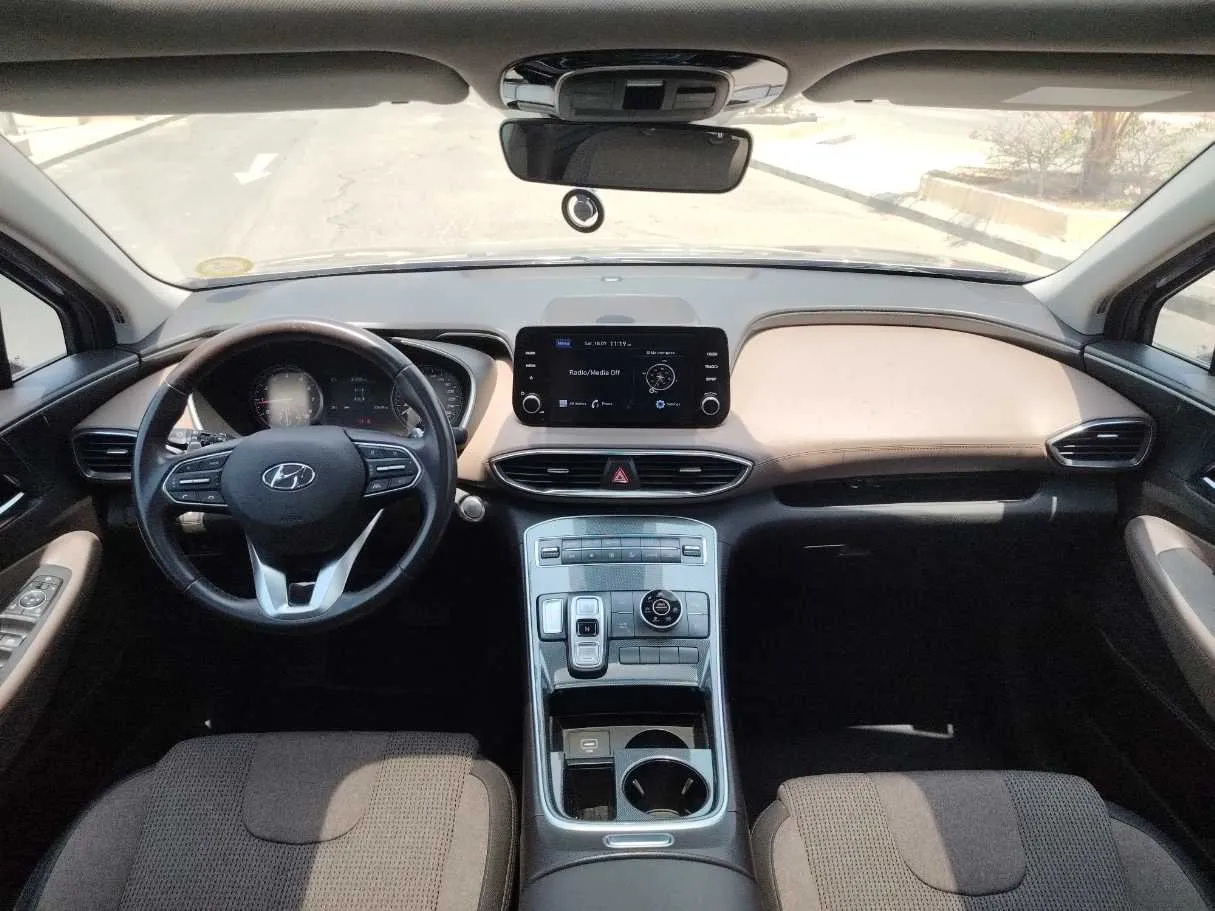 Car image 19