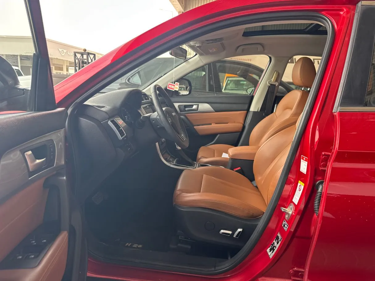 Car image 9