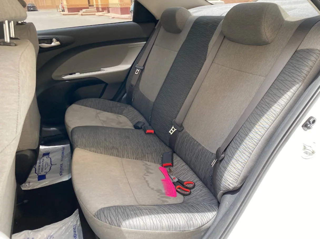 Car image 13