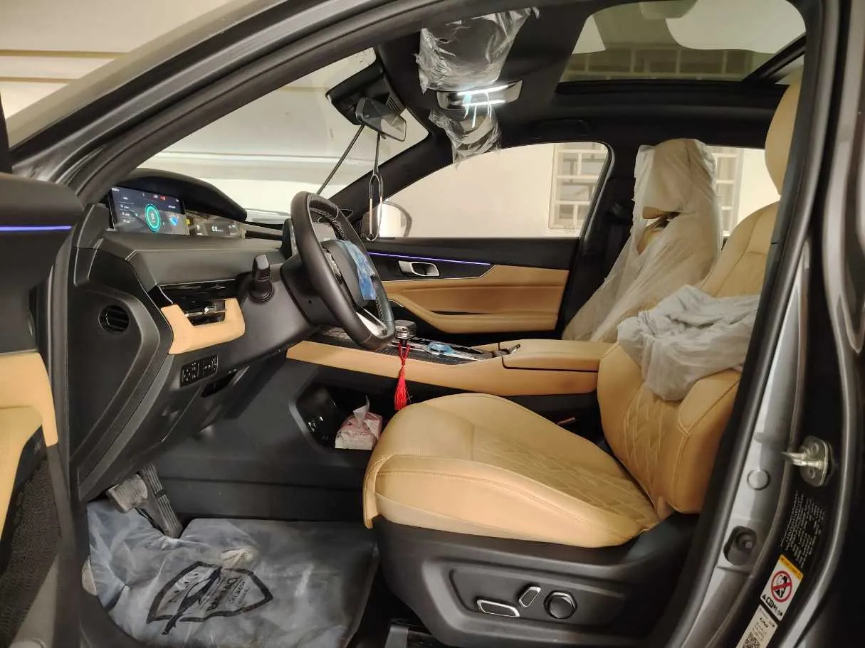 Car image 16
