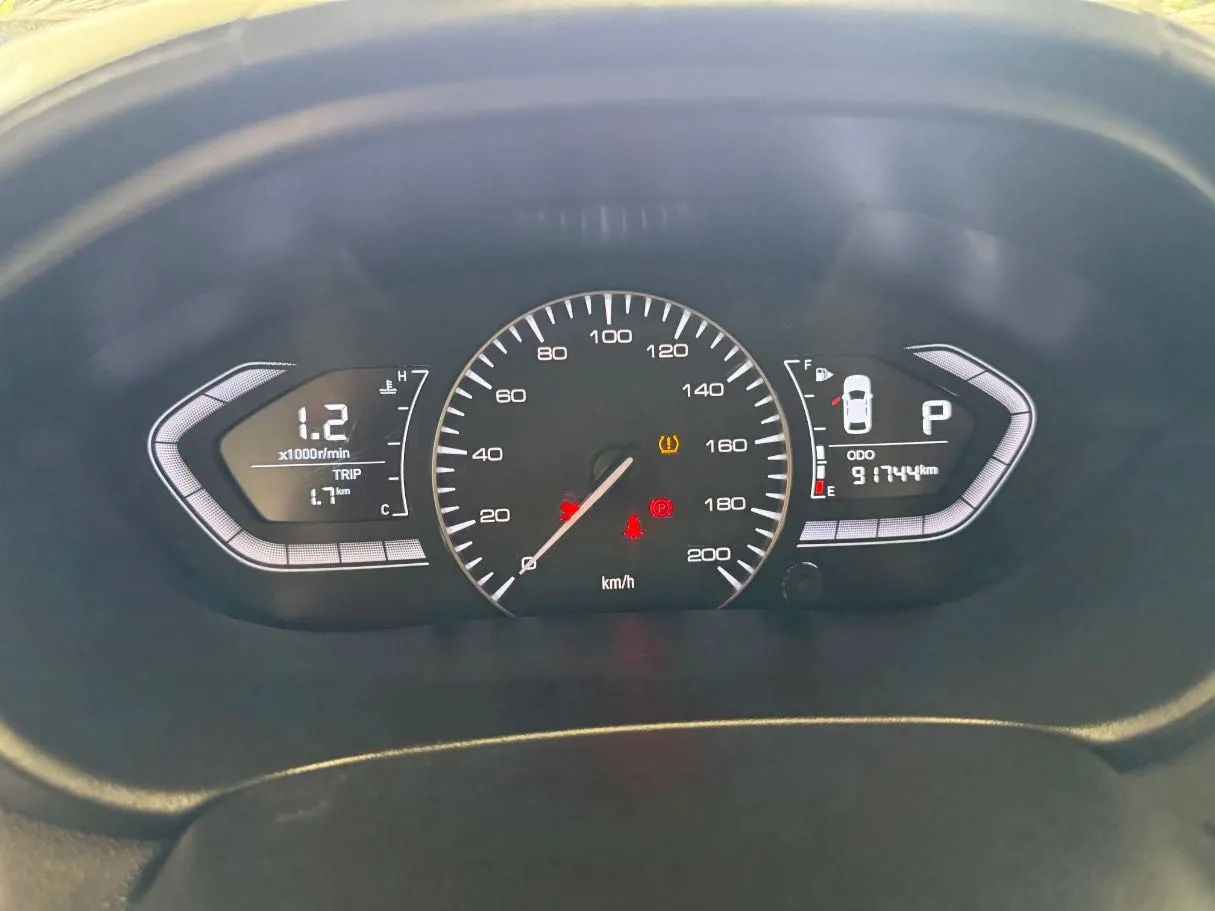 Car image 12