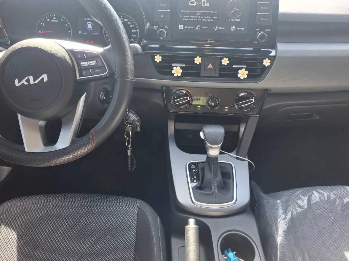 Car image 15