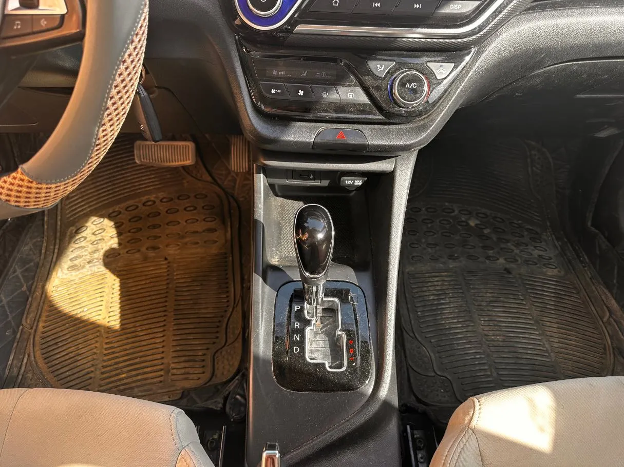 Car image 17