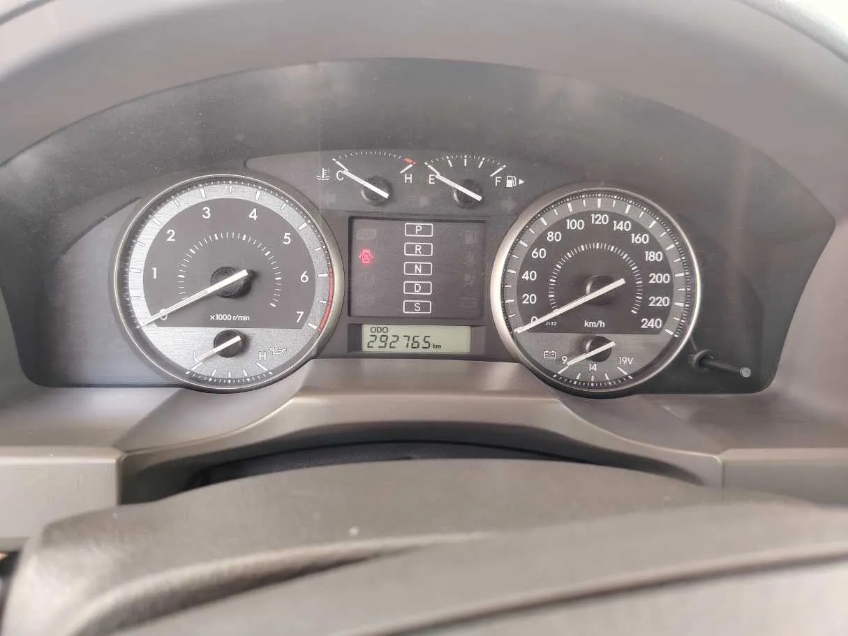 Car image 24