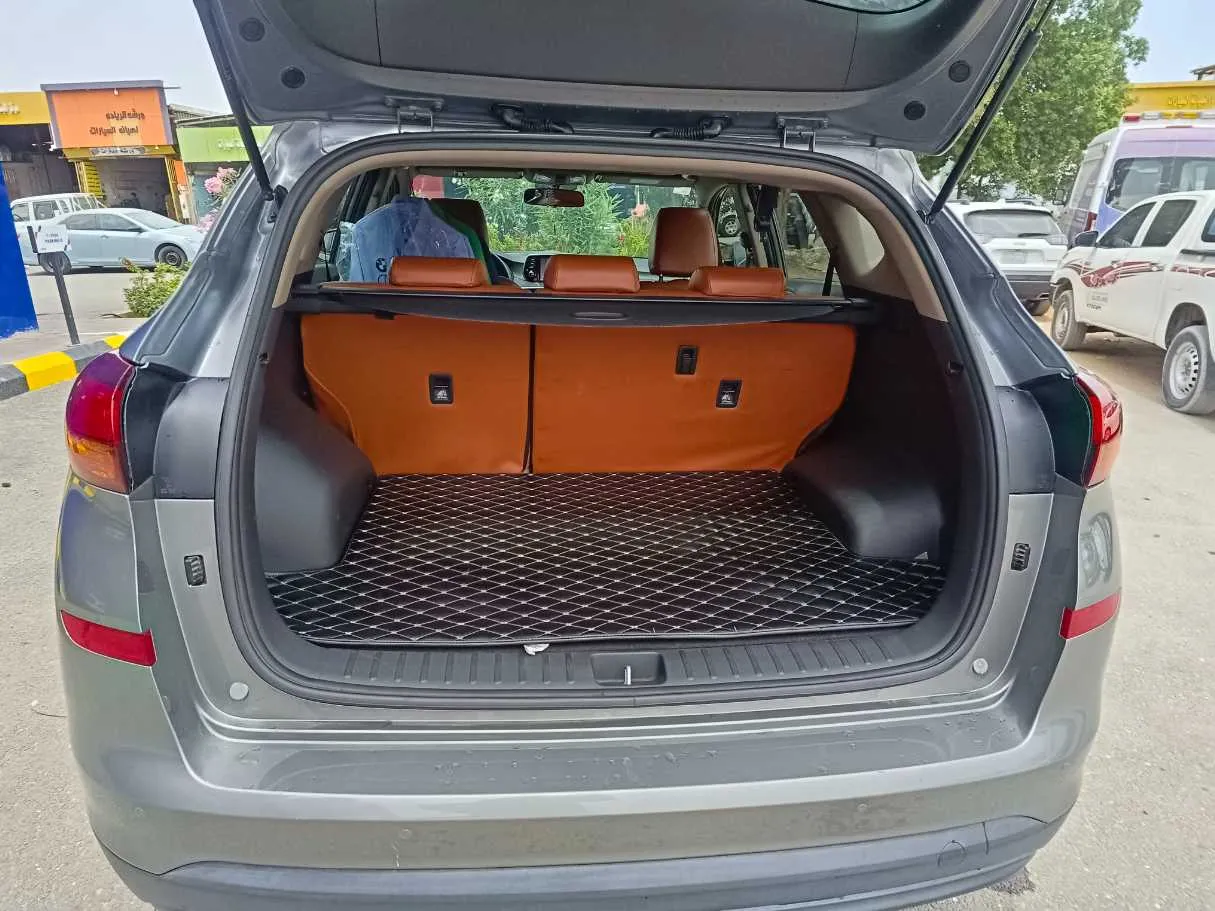 Car image 28