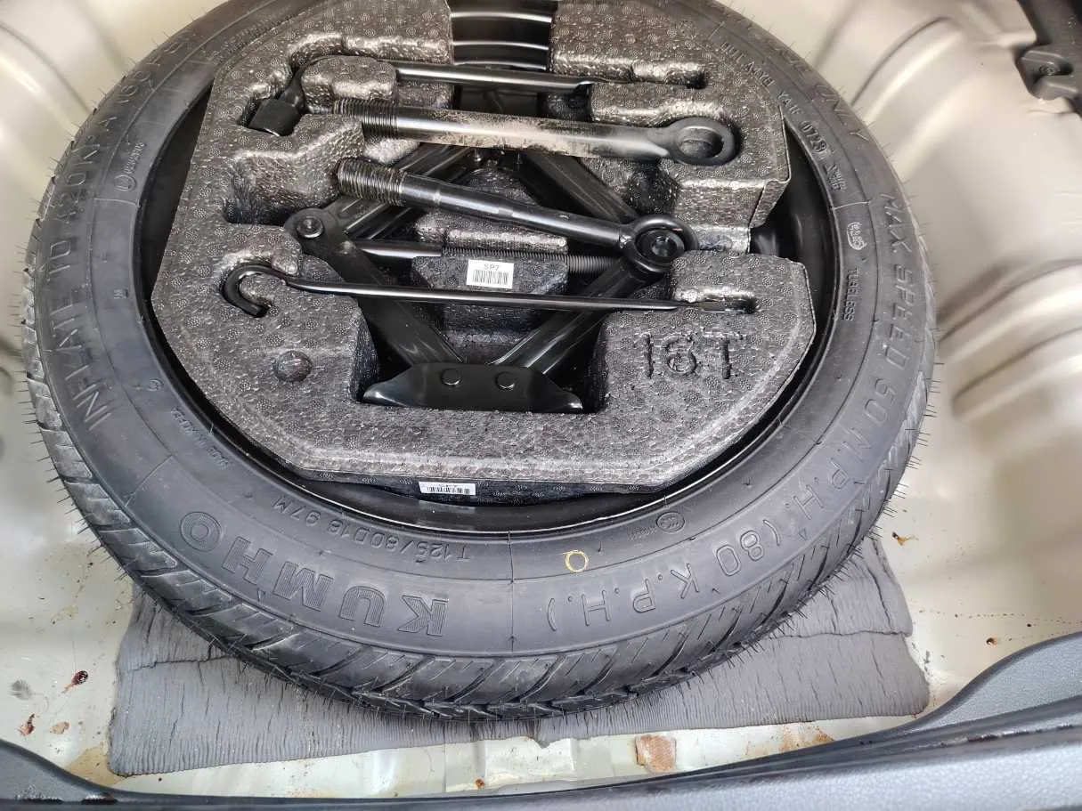 Car image 29