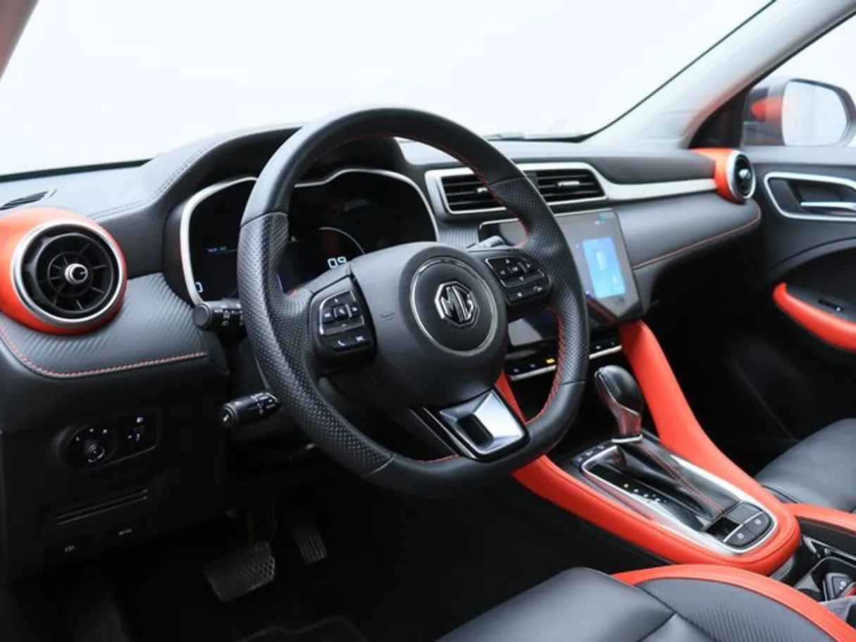 Car image 4