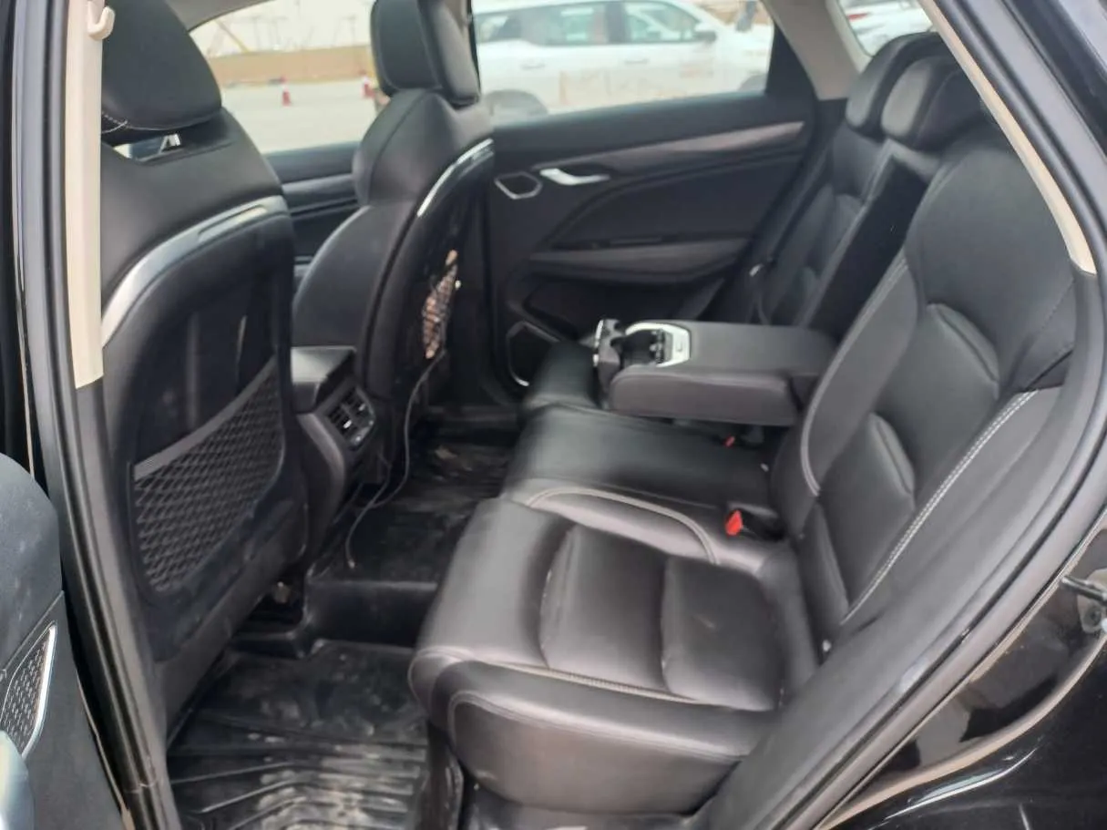 Car image 14