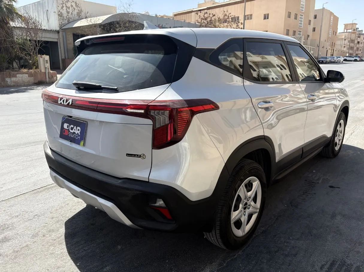 Car image 5