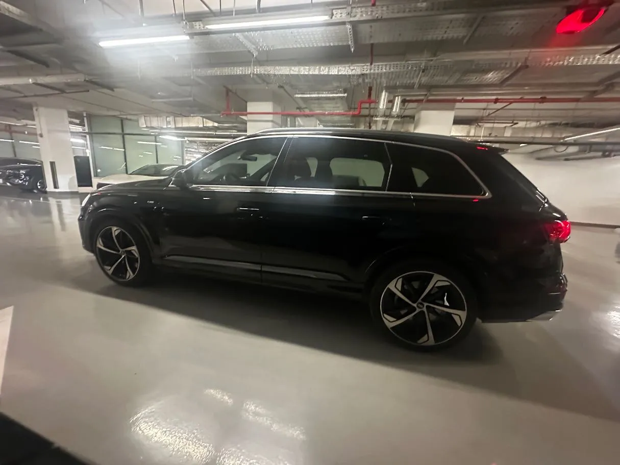 Car image 8