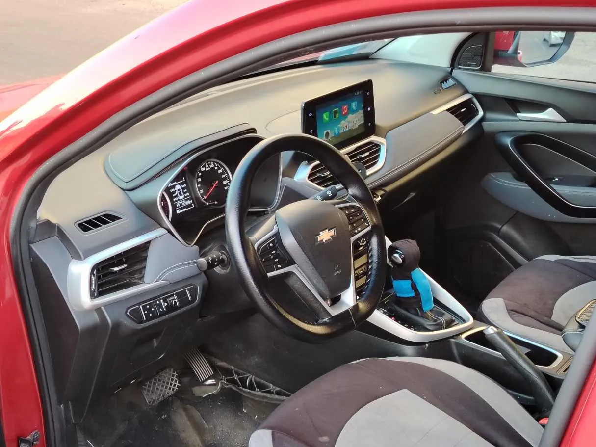 Car image 12
