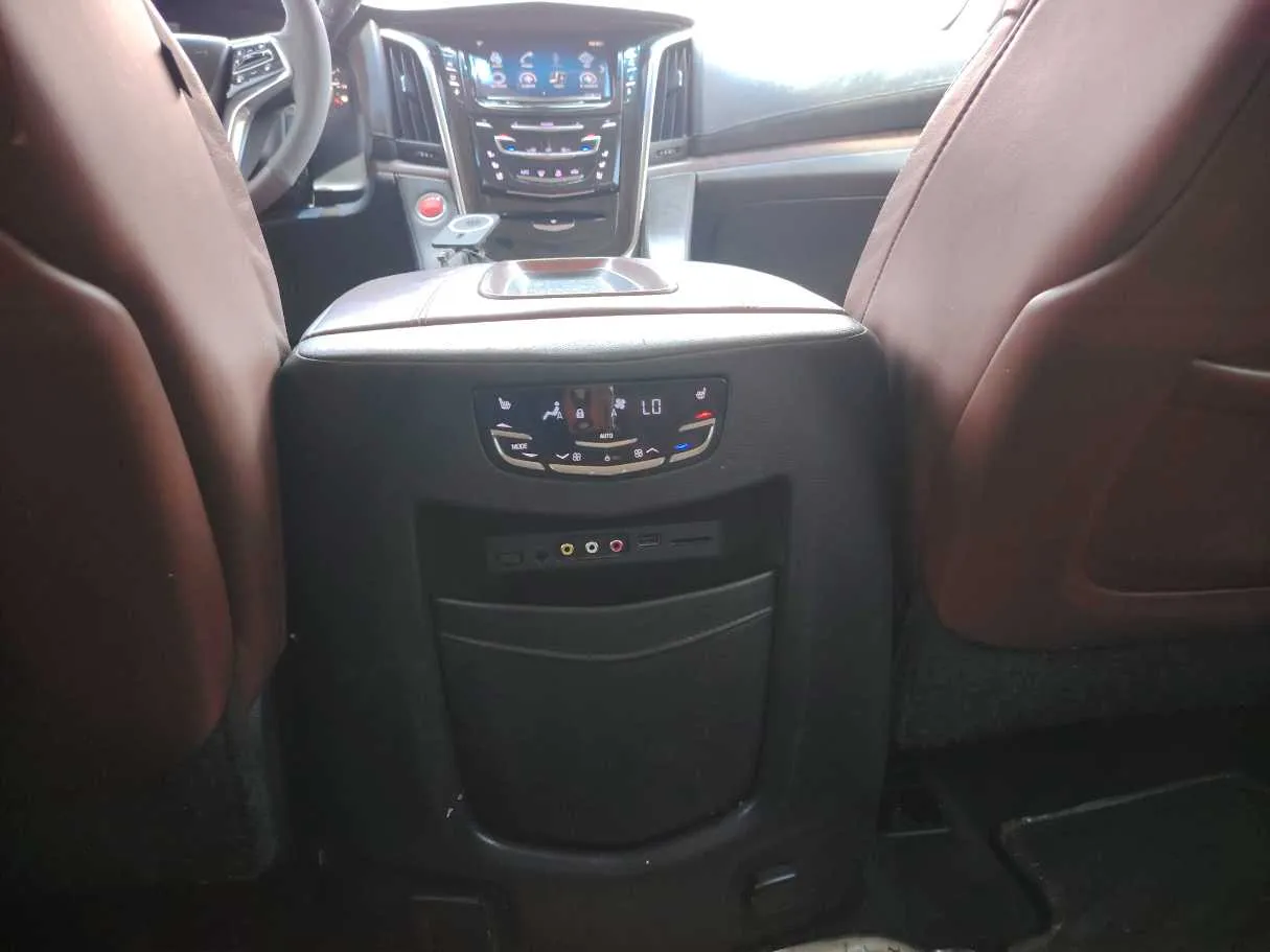 Car image 27