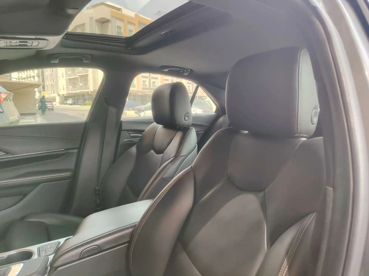 Car image 14