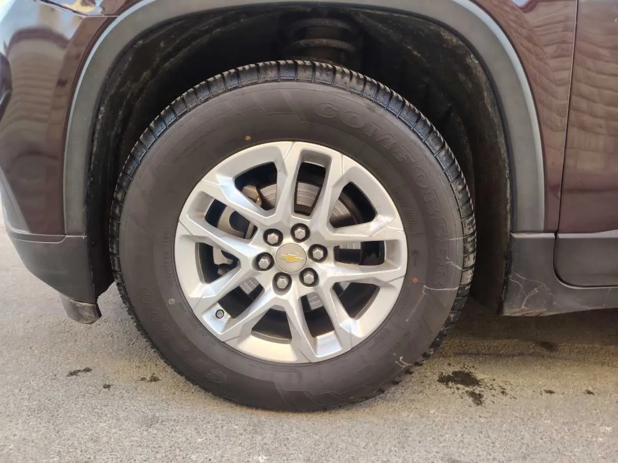 Car image 10