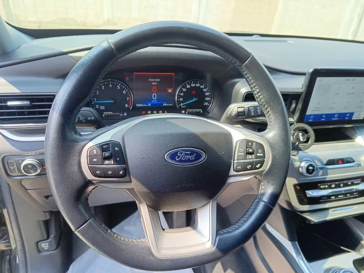 Car image 24