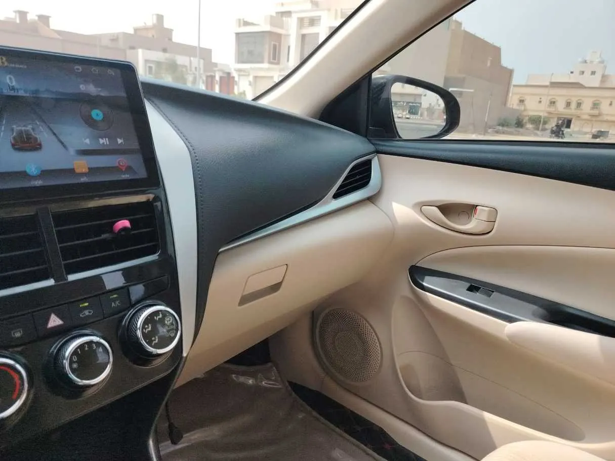 Car image 23