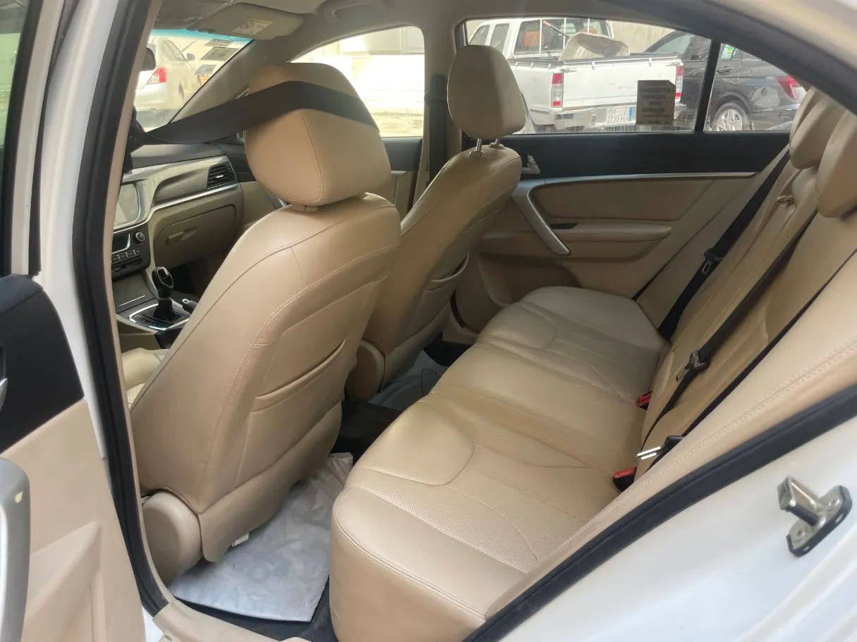 Car image 16