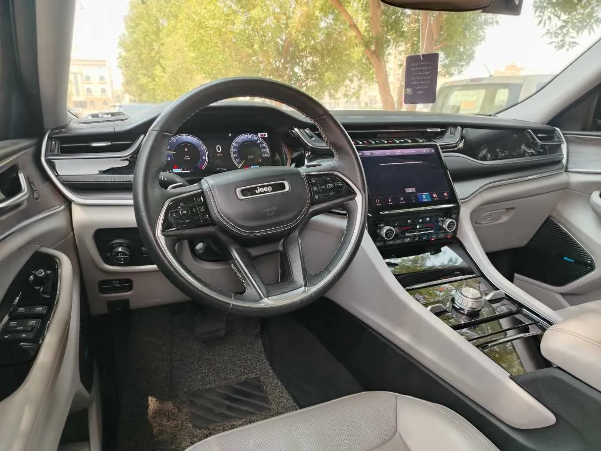 Car image 28