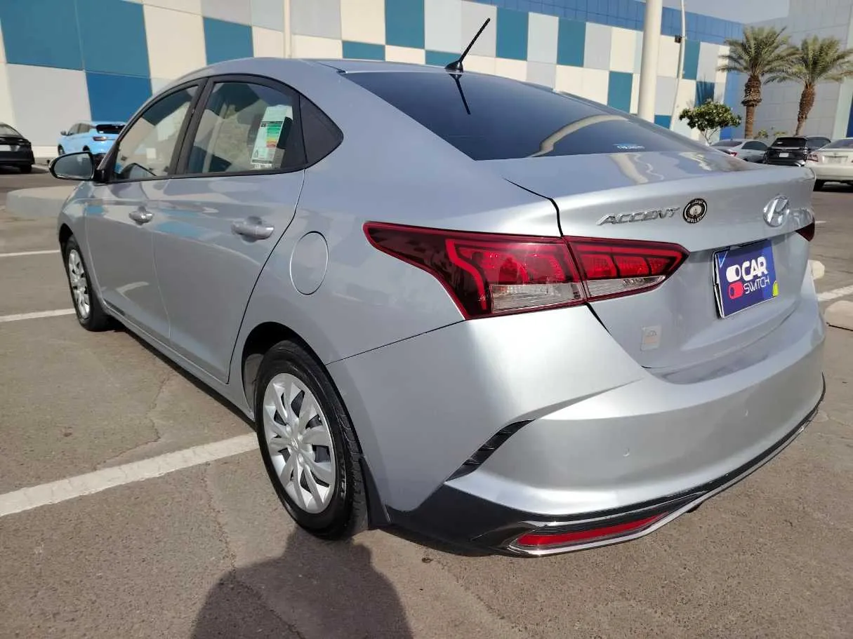 Car image 7