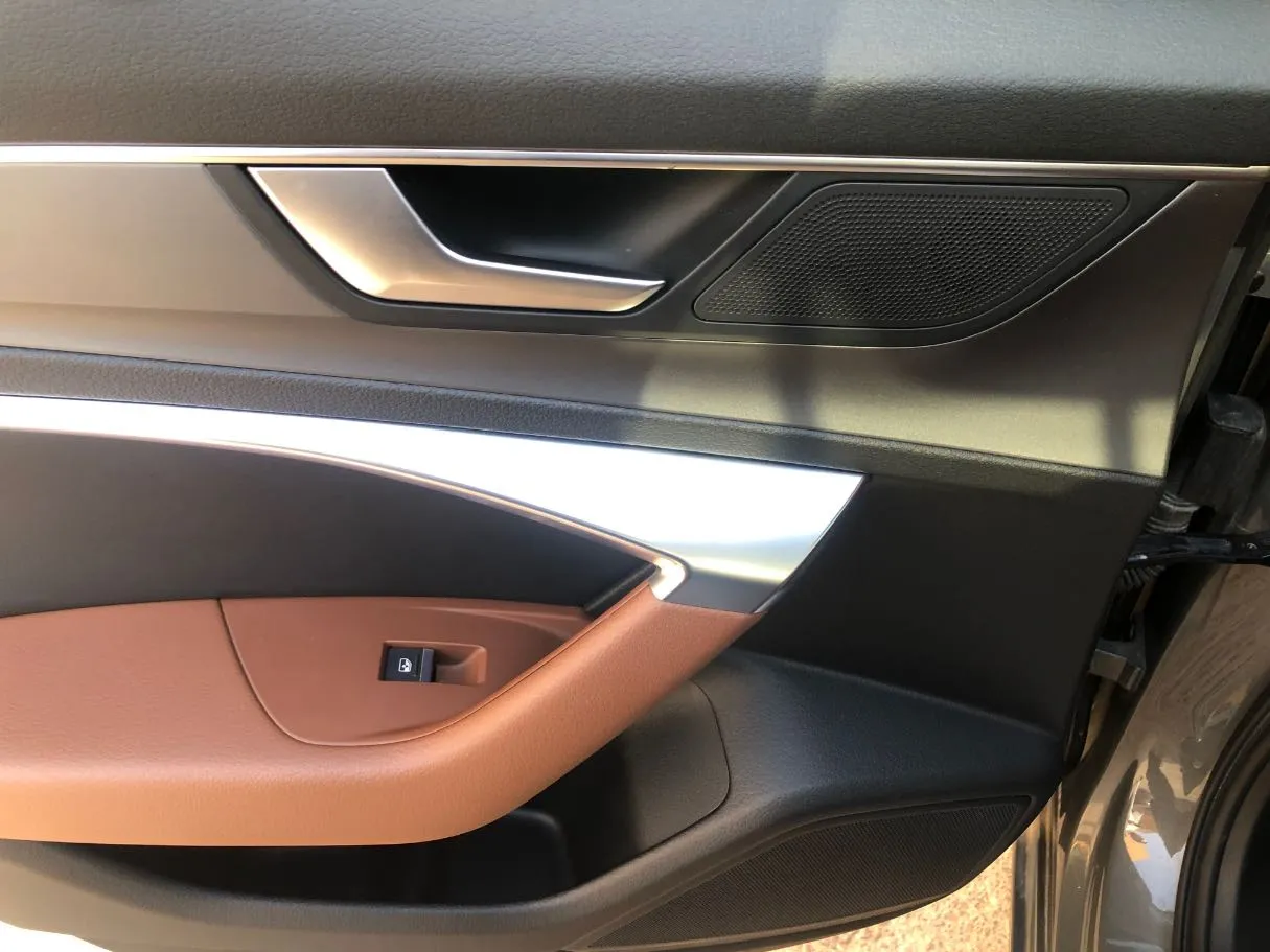 Car image 23