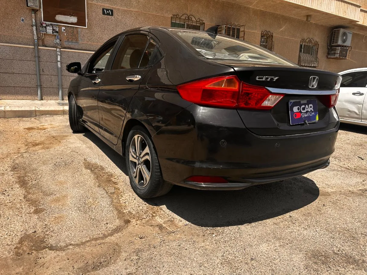 Car image 7