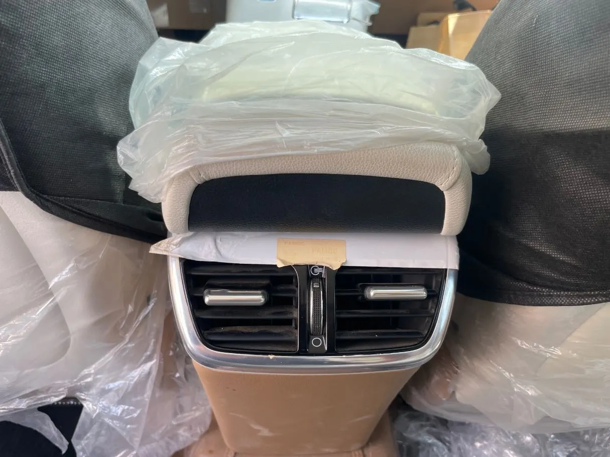 Car image 24