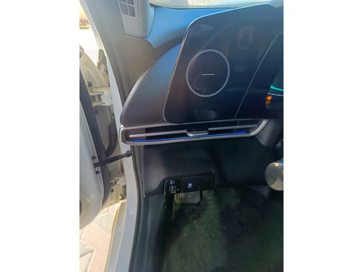 Car image 27