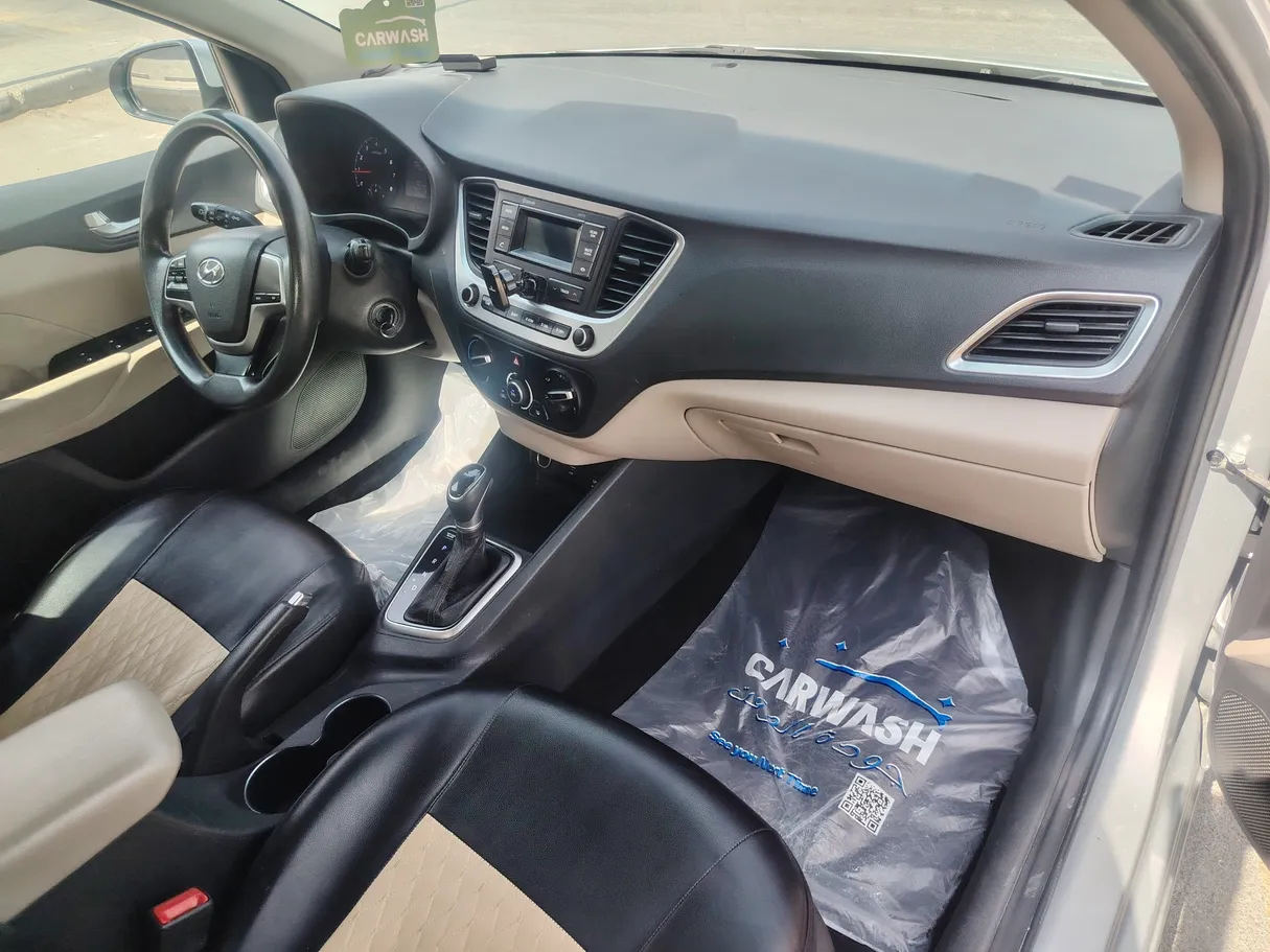 Car image 16