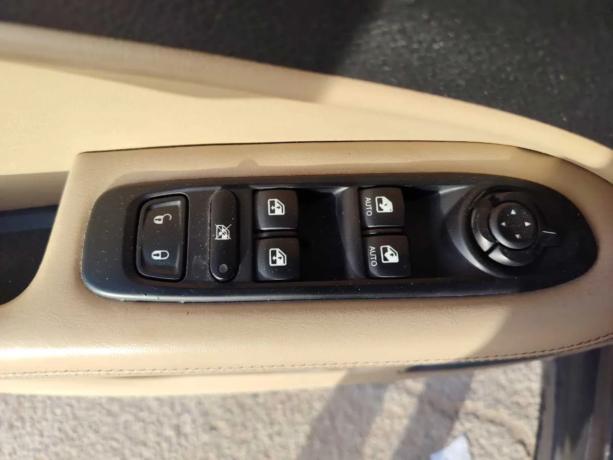 Car image 28