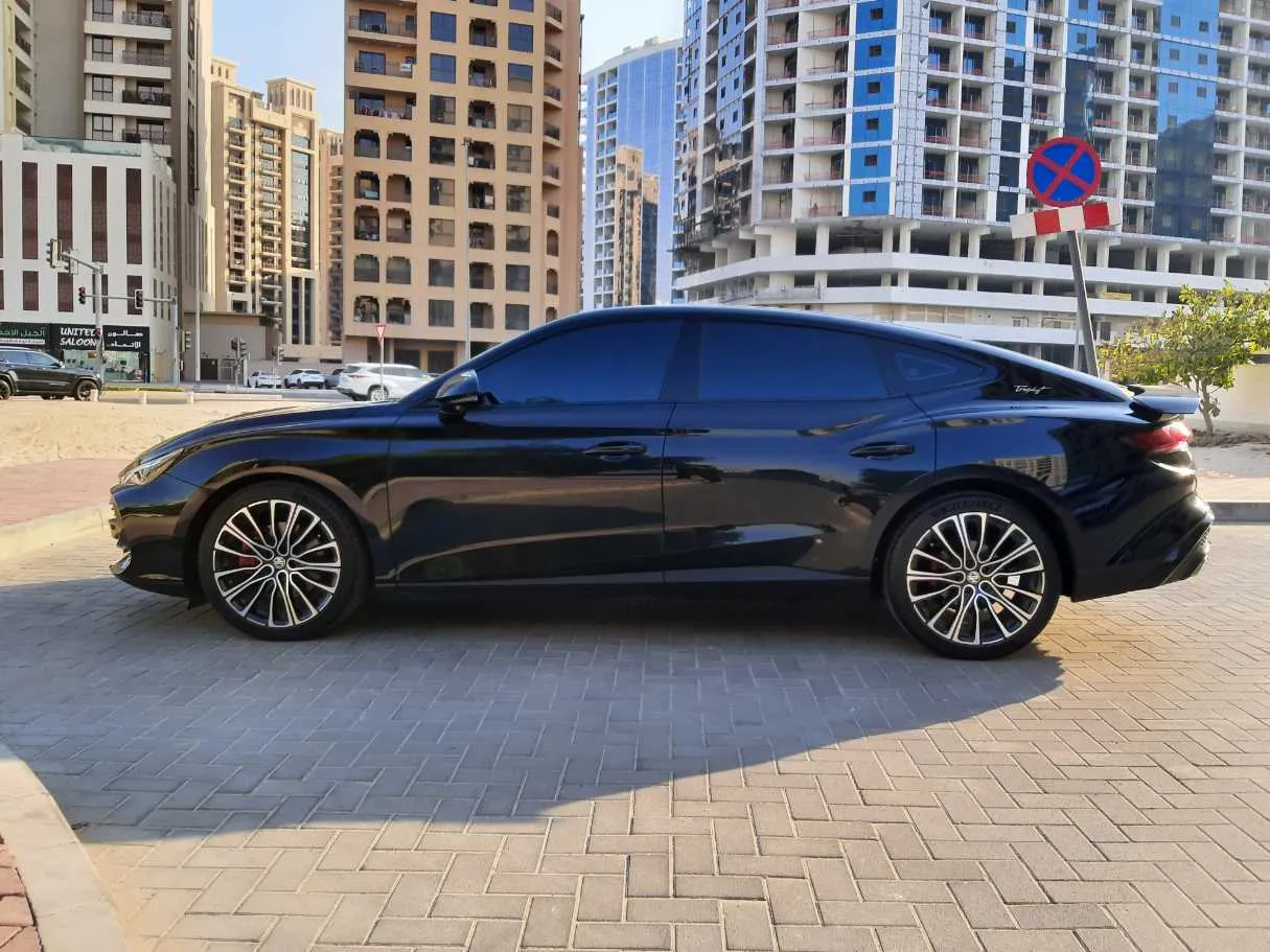 Car image 8