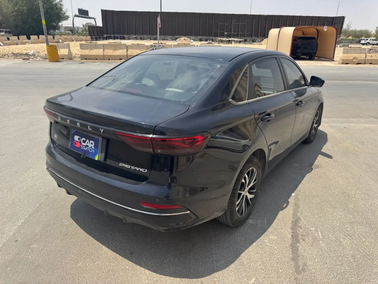 Car image 5