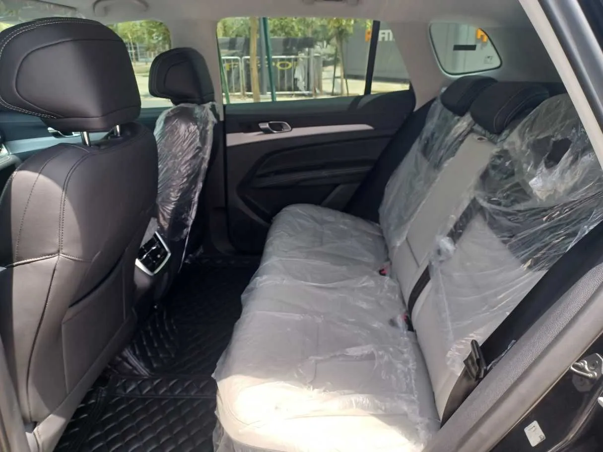 Car image 15
