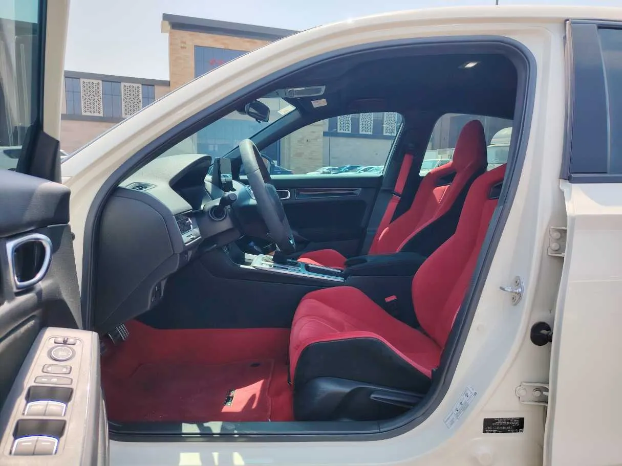 Car image 12