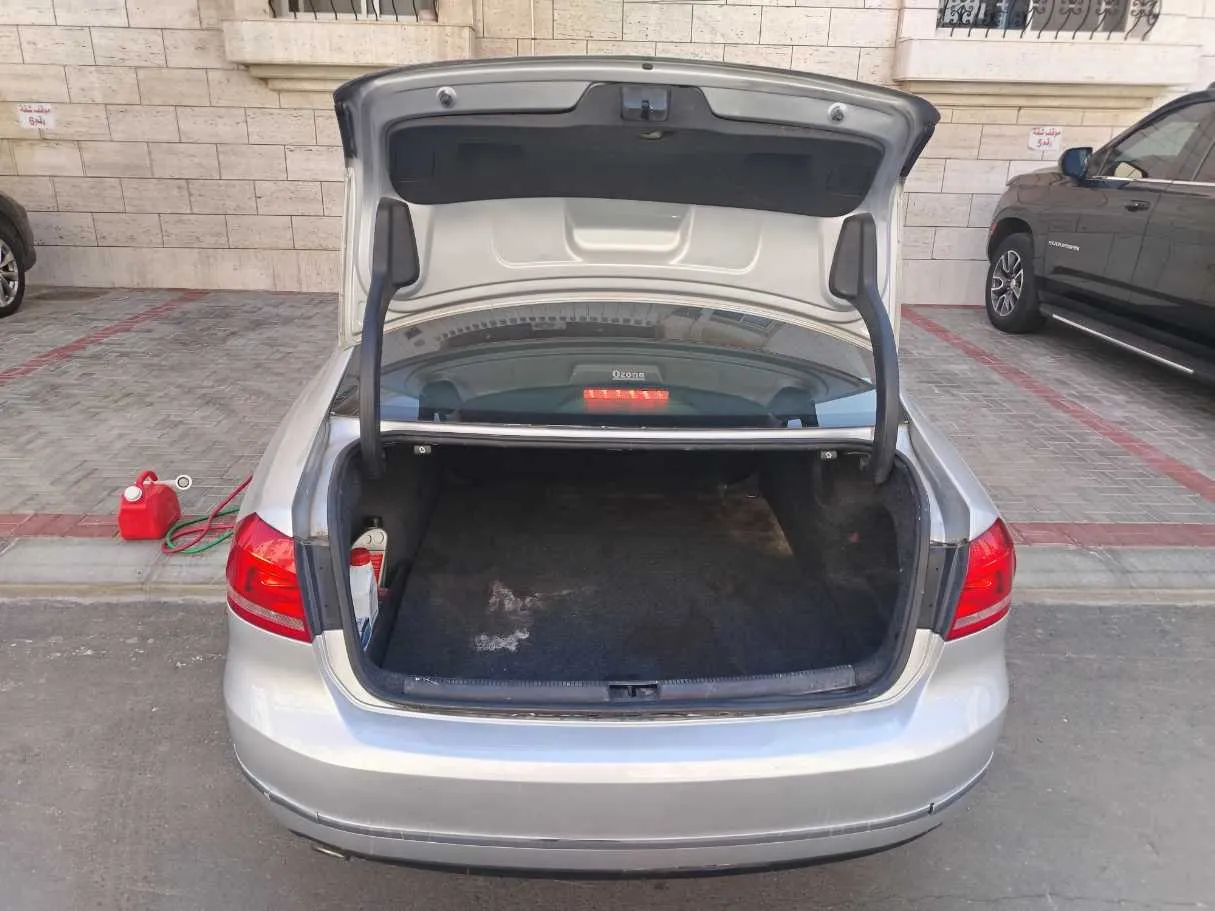 Car image 25