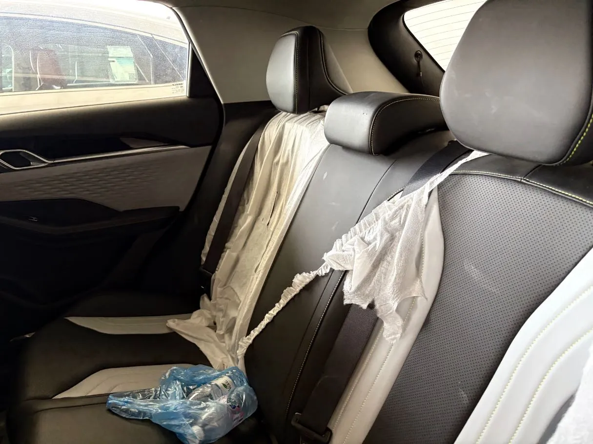 Car image 18