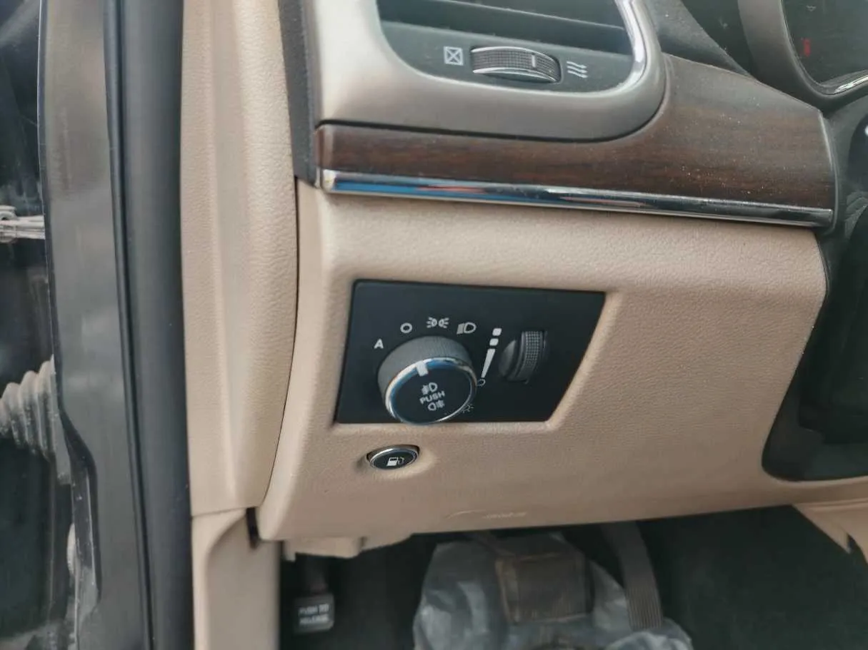 Car image 37