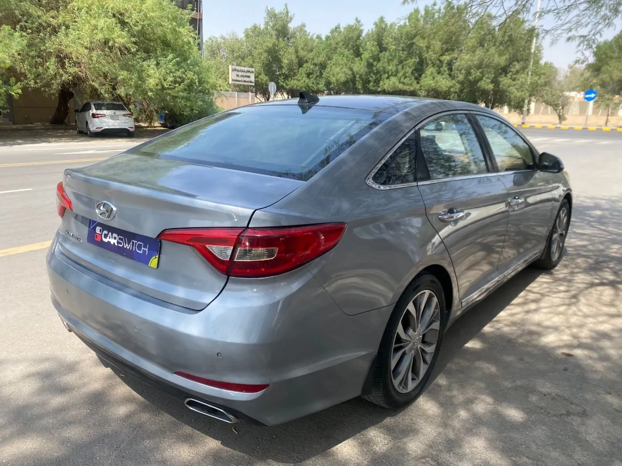 Car image 5