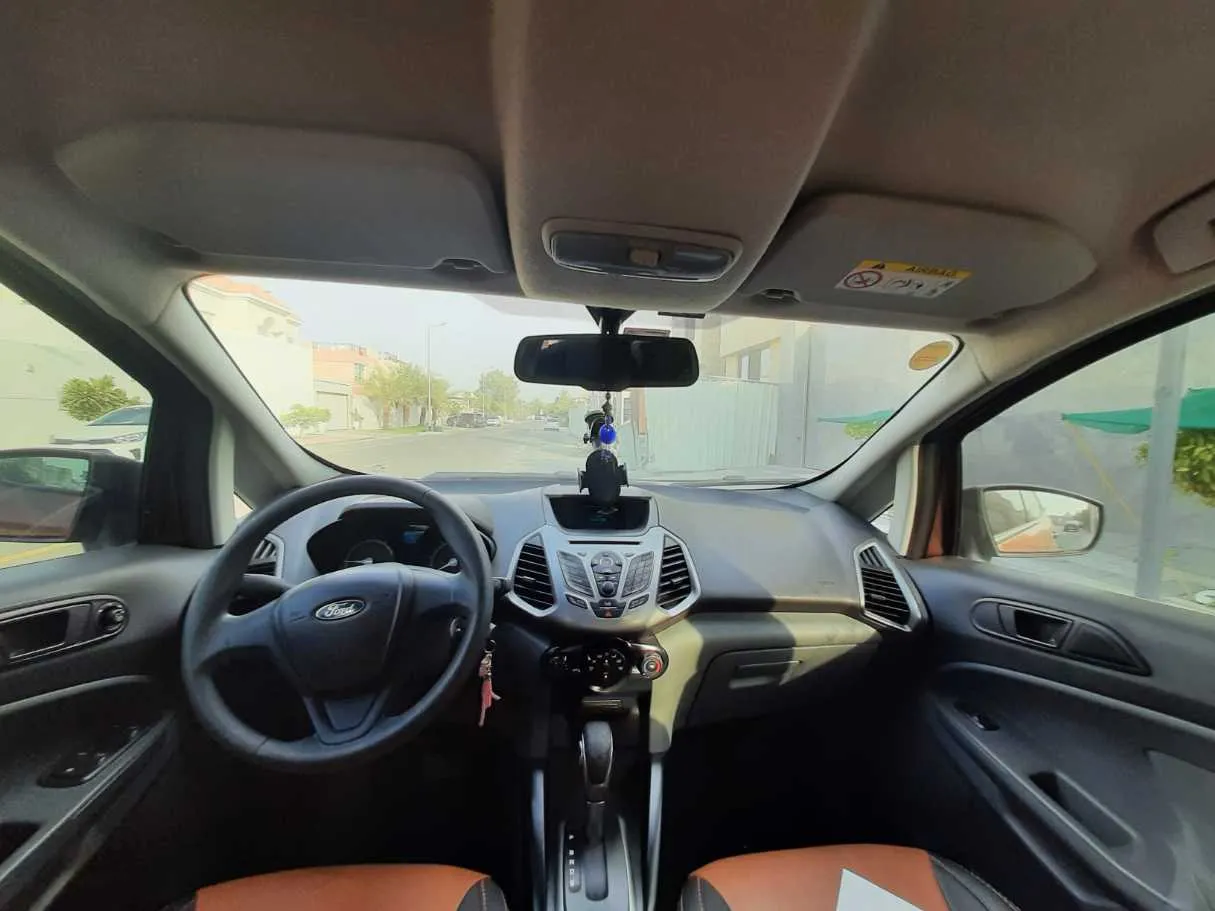 Car image 14