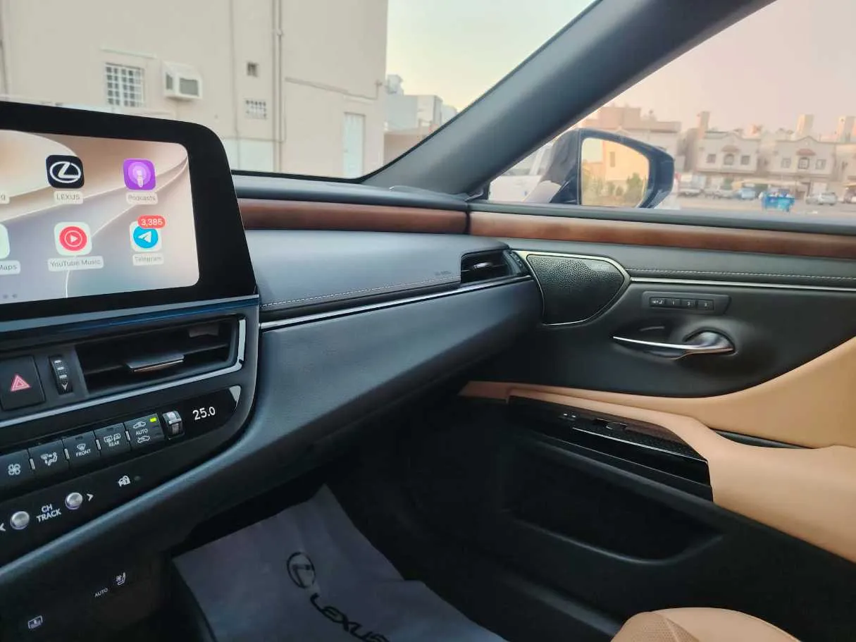 Car image 33