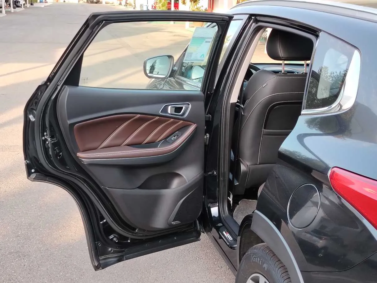 Car image 13