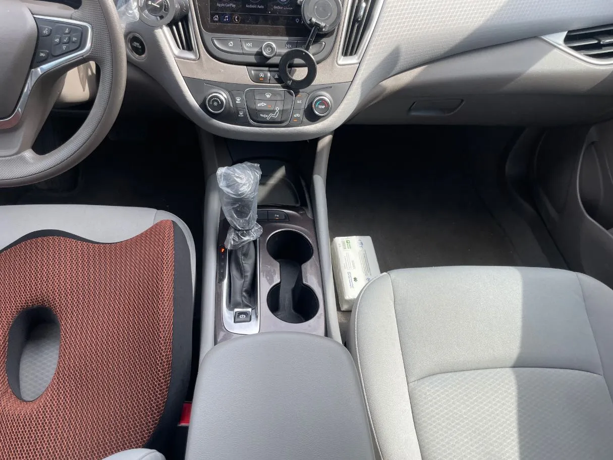 Car image 18